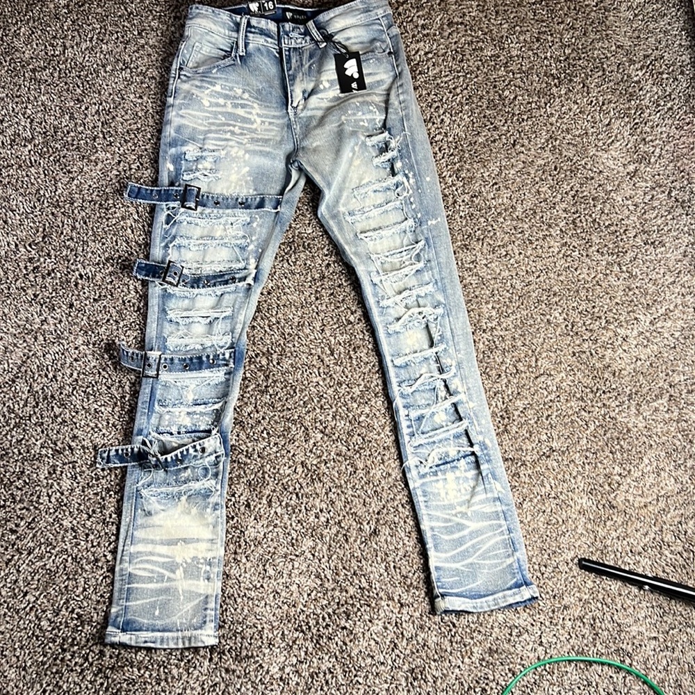 I am selling these pants